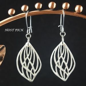 NWT HANDMADE FASHION EARRINGS - 1061A